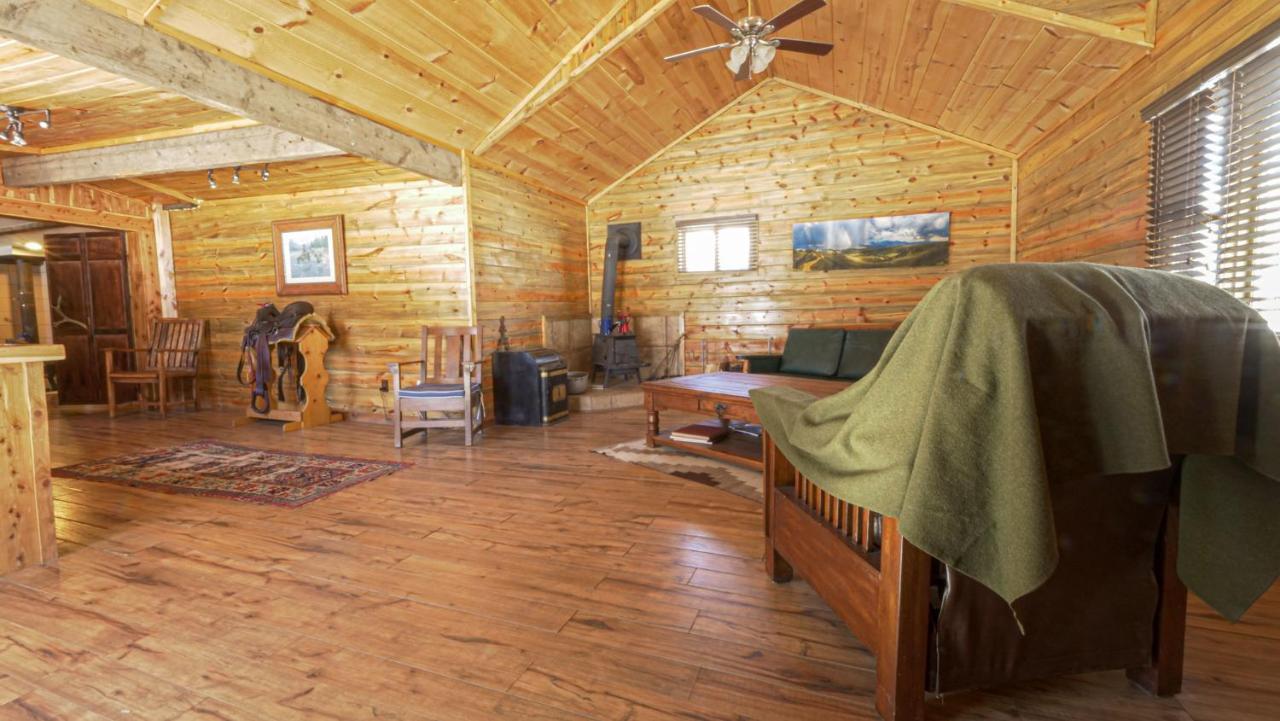 Aubin Sky Lodging At The Yl Ranch Savery Extérieur photo