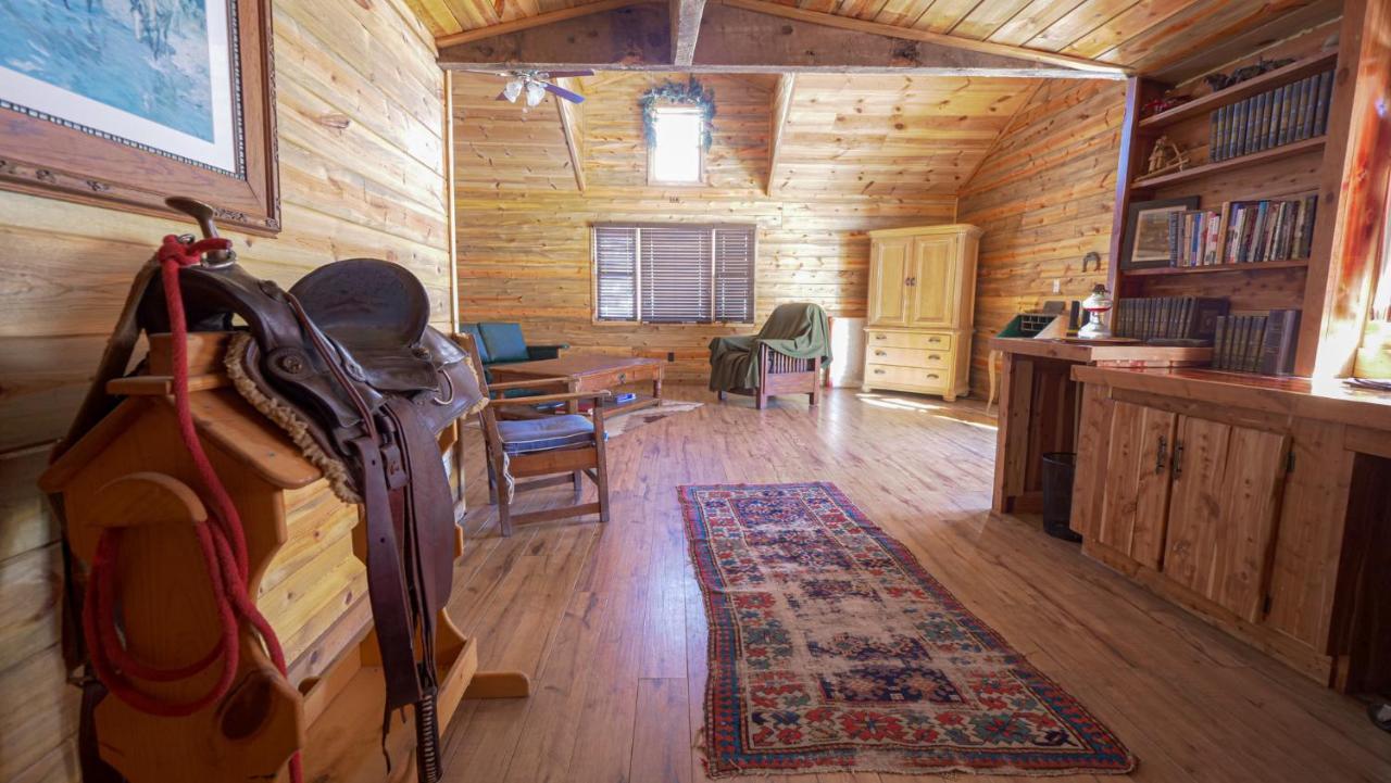 Aubin Sky Lodging At The Yl Ranch Savery Extérieur photo