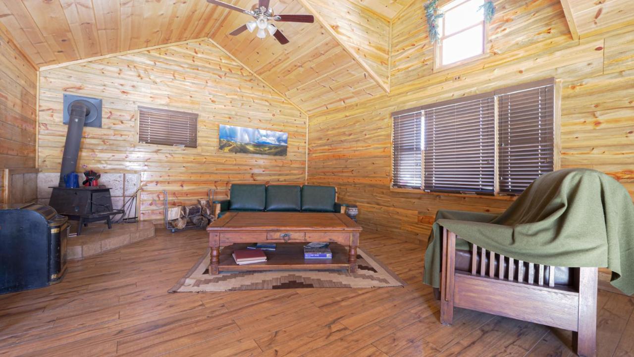 Aubin Sky Lodging At The Yl Ranch Savery Extérieur photo